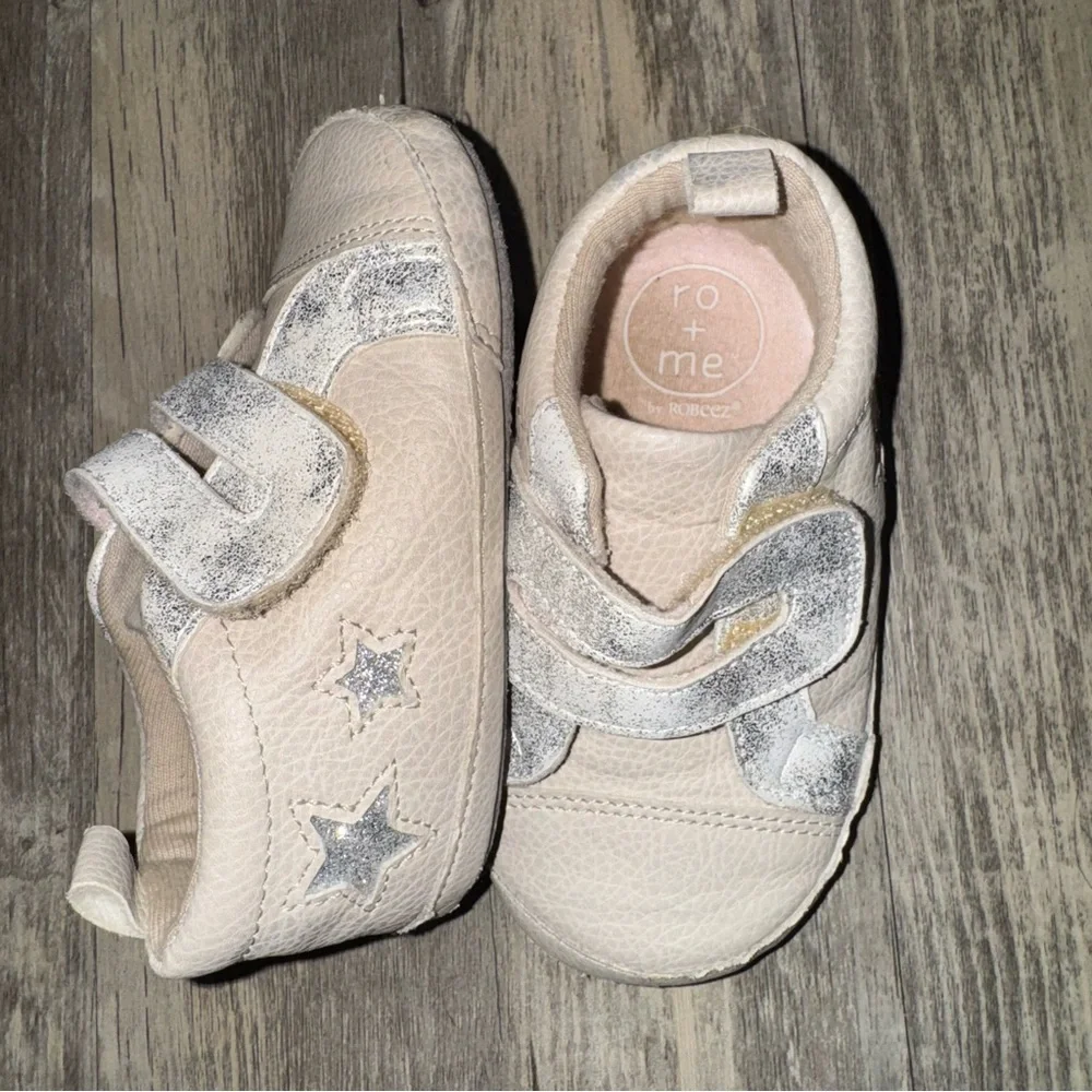 ☀️6/$20☀️ Baby Walker Shoes with Star Accents